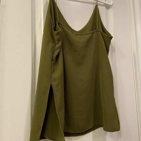 Ambiance V neck side slit Camisole - M - Picture 9 of 10